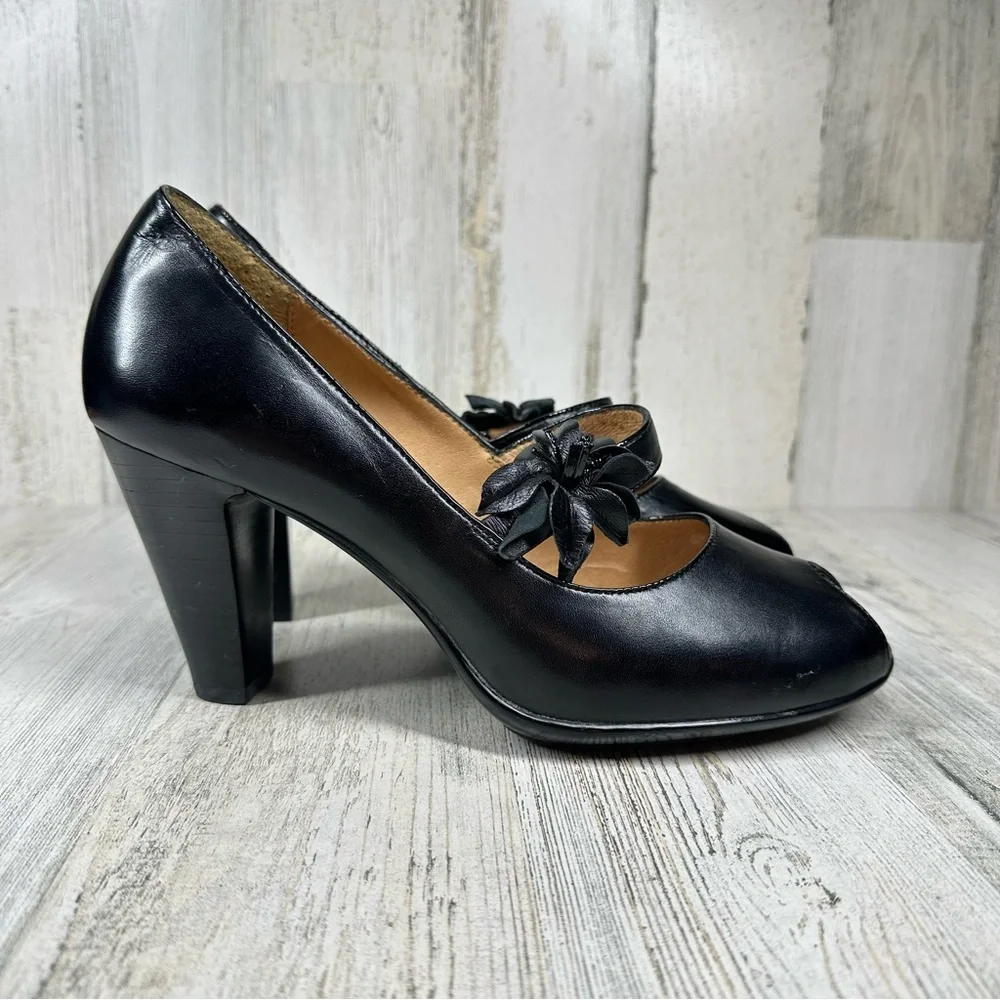 New Sofft Geva Black Leather Peep Toe Stacked Heel Mary Jane